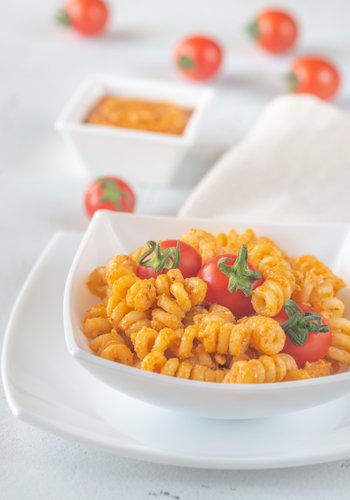 Ricetta Pasta con Pesto di Pomodori Secchi e Ricotta
