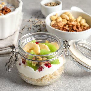 Quinoa con Crema Vegana al Cocco e Frutta