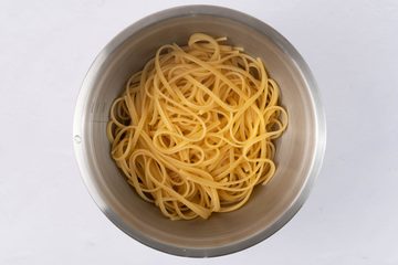 Ricetta Pasta Pesto Di Zucchine E Mandorle 6