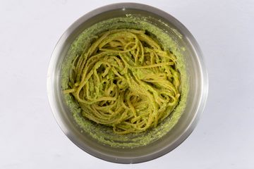 Ricetta Pasta Pesto Di Zucchine E Mandorle 7