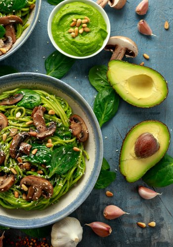 Ricetta Spaghetti con Funghi, Pesto di Avocado e Spinaci