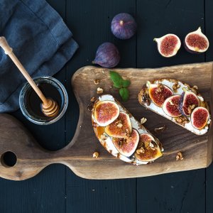 Toast con Ricotta Fresca e Fichi