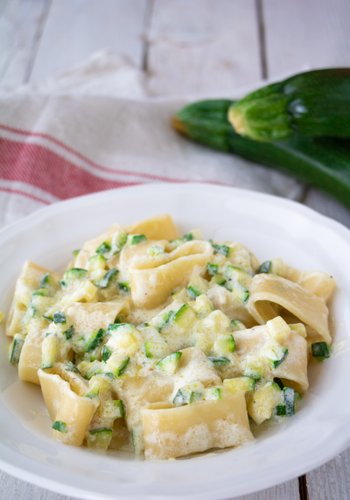 Ricetta Pasta Cremosa alle Zucchine e Robiola