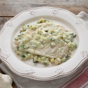 Petto di Pollo con Salsa Cremosa Zucchine e Robiola