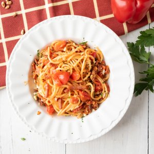 Spaghetti Ammollicati con Crema di Peperoni e Speck