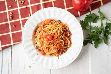 Ricetta Spaghetti Ammollicati con Crema di Peperoni e Speck