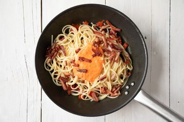 Ricetta Spaghetti Ammollicati Con Crema Di Peperoni E Speck Step 4