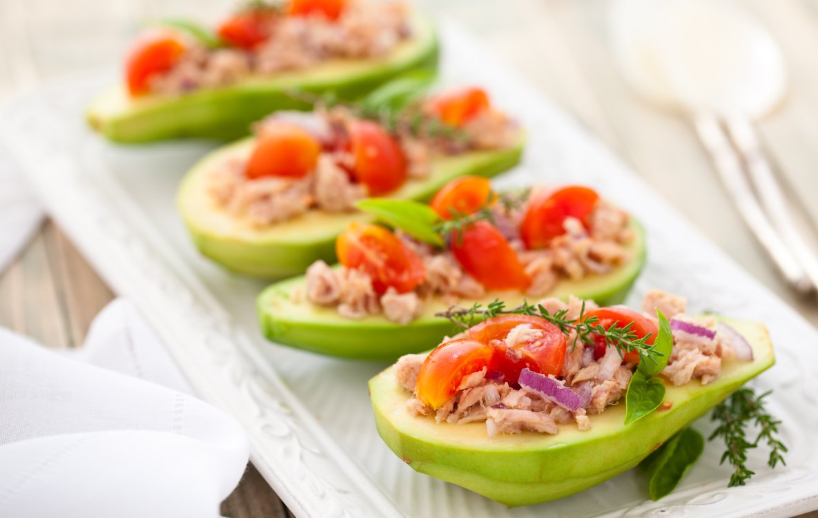 Ricetta Avocado Ripieno con Tonno e Pomodorini - Il Club delle Ricette