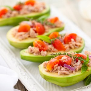 Avocado Ripieno con Tonno e Pomodorini