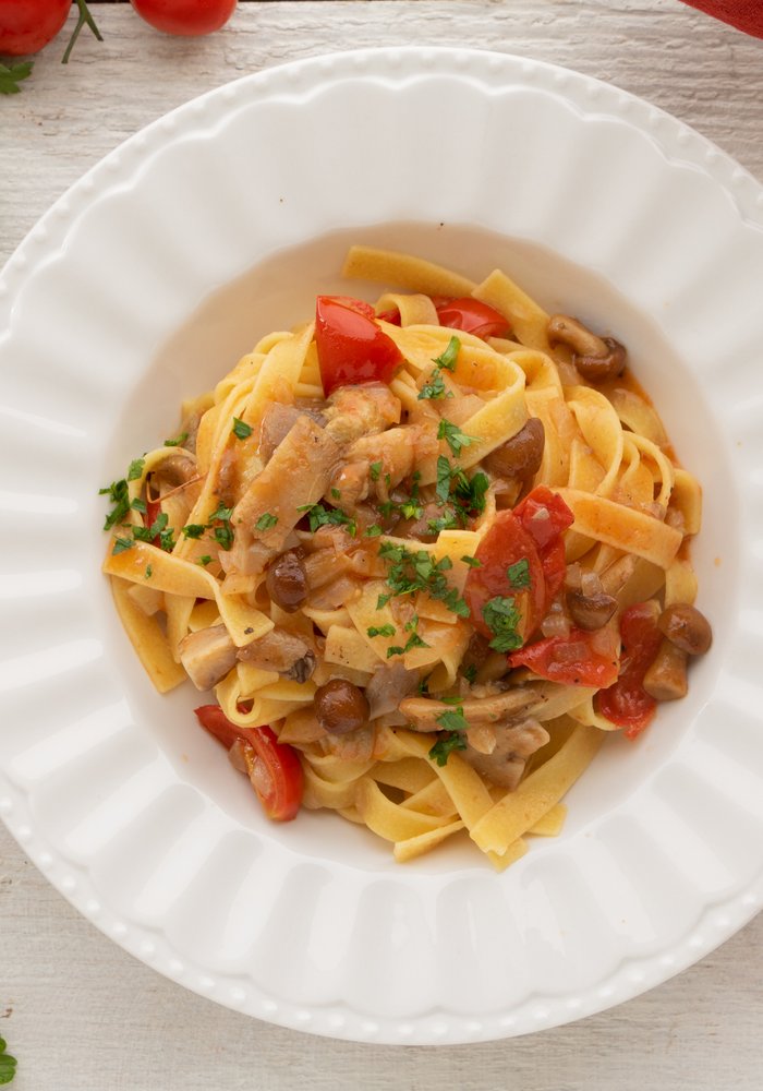 Ricetta Tagliatelle con Funghi e Pomodorini