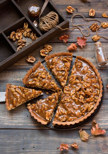 Ricetta Crostata alle Noci e Caramello Salato