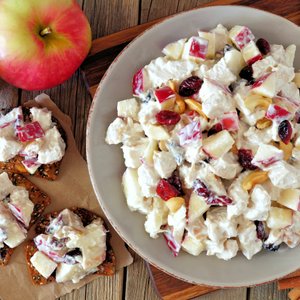 Insalata di Pollo e Mele Autunnale