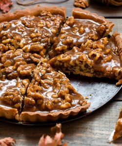 Ricetta Crostata alle Noci e Caramello Salato
