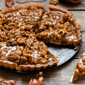 Crostata alle Noci e Caramello Salato