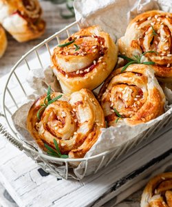 Ricetta Girelle di Sfoglia al Prosciutto