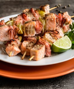 Ricetta Spiedini di Salmone e Bacon