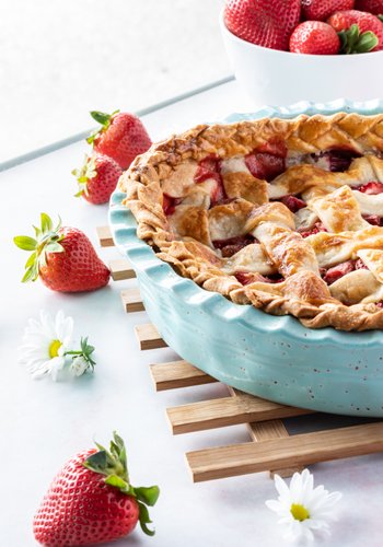 Ricetta Crostata alle Fragole e Rabarbaro