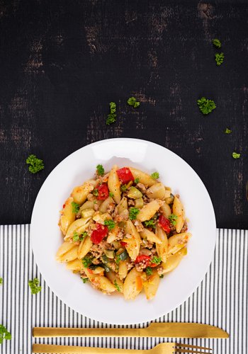 Ricetta Pasta al Ragù Bianco e Zucchine