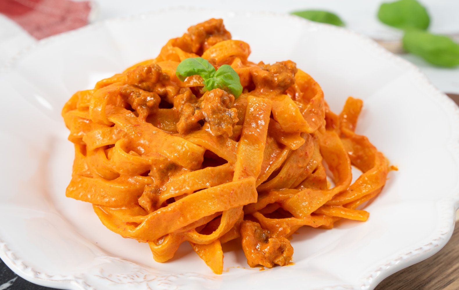 Pasta con Crema di Peperoni e Salsiccia