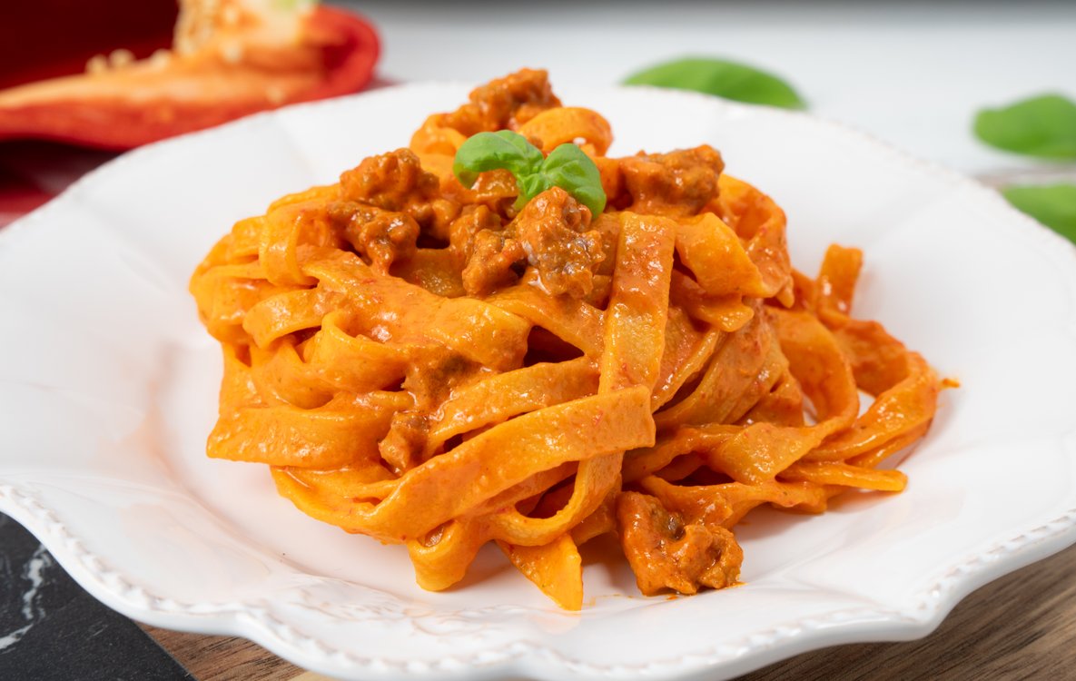 Ricetta Pasta con Crema di Peperoni e Salsiccia - Il Club delle Ricette