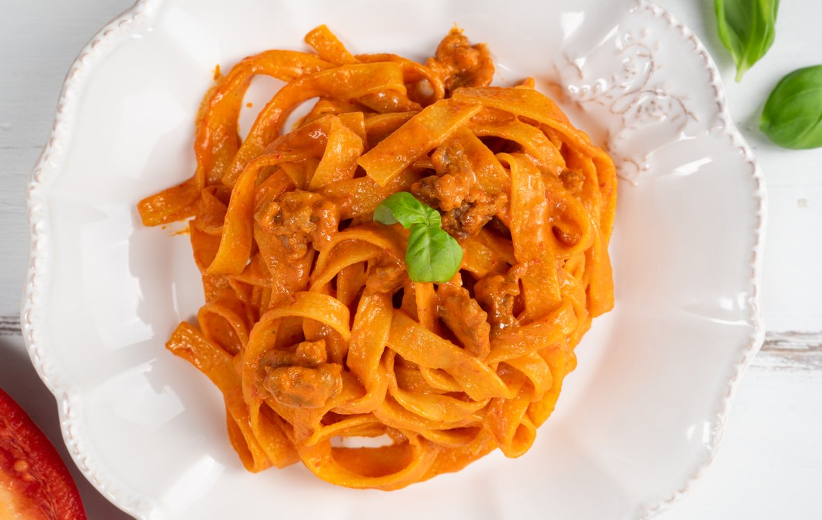 Ricetta Pasta con Crema di Peperoni e Salsiccia - Il Club delle Ricette