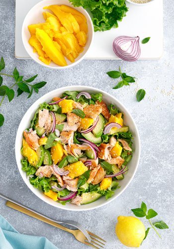 Ricetta Insalata con Salmone, Avocado e Mango