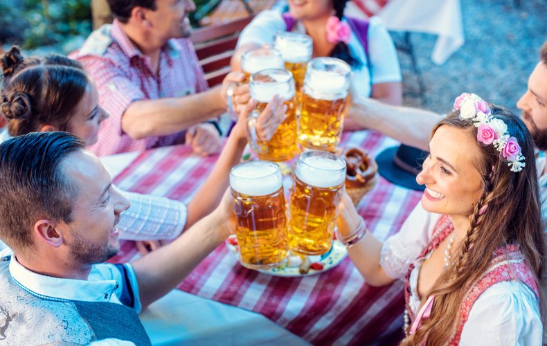 Oktoberfest 2024, Cosa si mangia e si beve all’Oktoberfest? Tutto quello che devi sapere