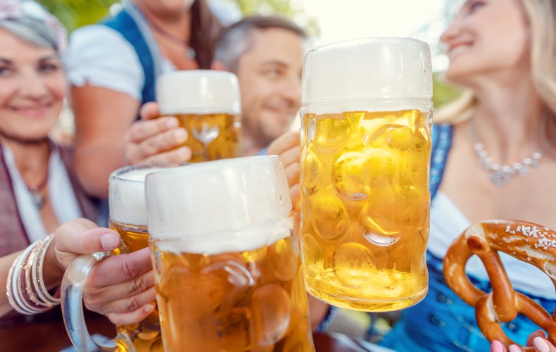 Oktoberfest 2024, quando inizia e come partecipare: la guida completa alla festa della birra di Monaco