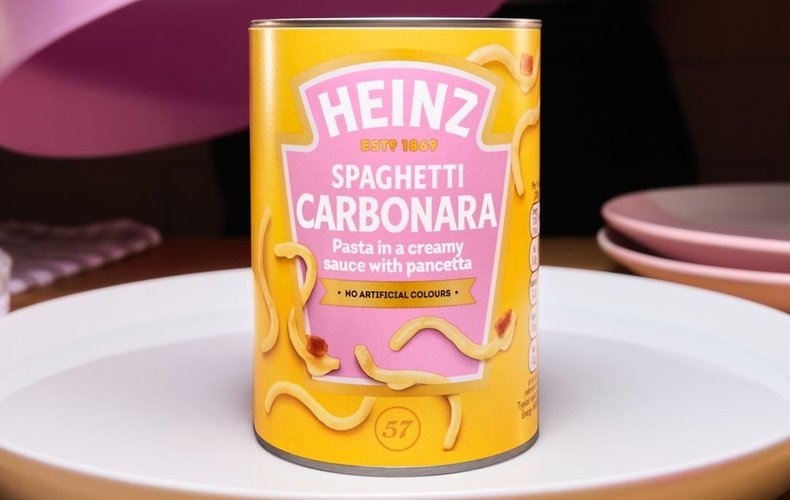 Carbonara in lattina, Heinz lancia il piatto pronto da riscaldare al microonde: un oltraggio alla tradizione