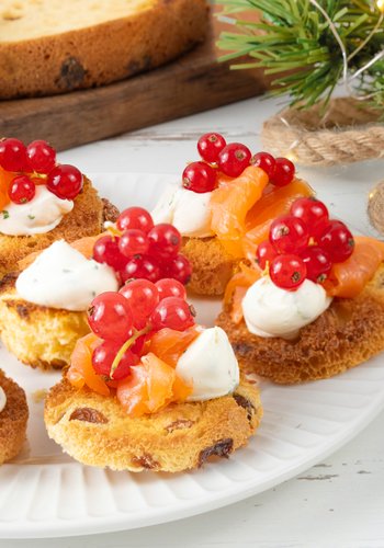 Ricetta Crostini di Panettone e Salmone