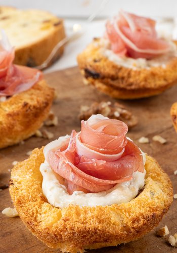 Ricetta Cestini di Panettone con Gorgonzola e Prosciutto Crudo