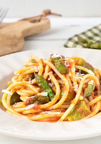 Ricetta Pasta al Sugo con gli Asparagi: un primo piatto primaverile irresistibile