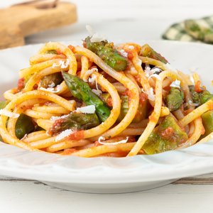 Pasta al Sugo con gli Asparagi: un primo piatto primaverile irresistibile