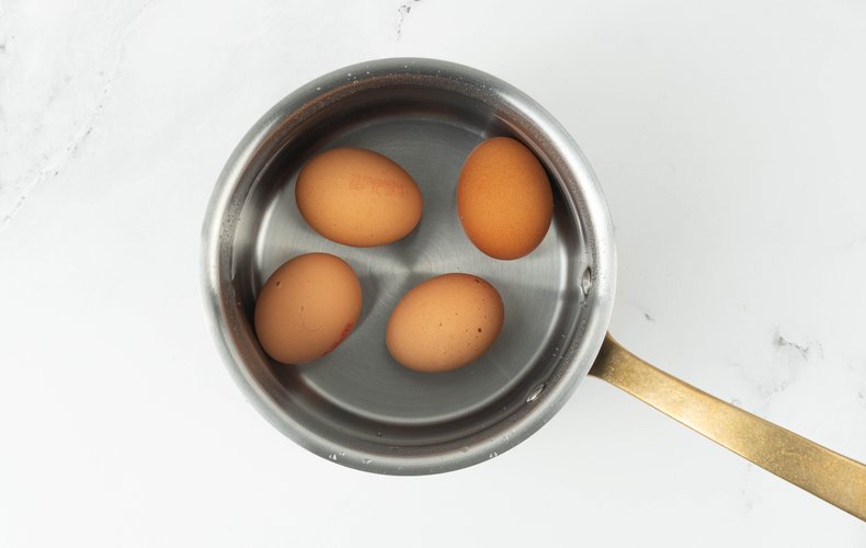 Salmonella nelle uova: come prevenire il rischio con una corretta cottura e conservazione