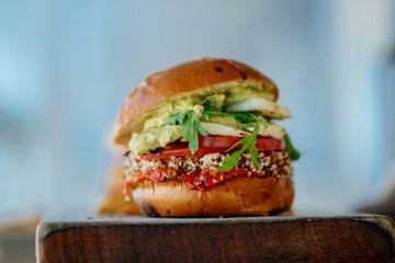 Il pollo vegano… non è pollo, vietato dare nomi di animali ai sostituti della carne