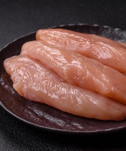 Torisashi: i Giapponesi vanno matti per il pollo crudo, ma non è pericoloso?