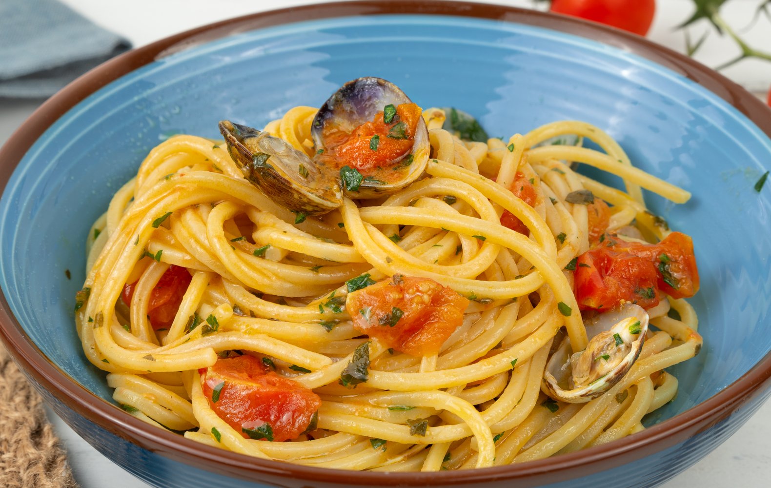 spaghetti con vongole e pomodorini