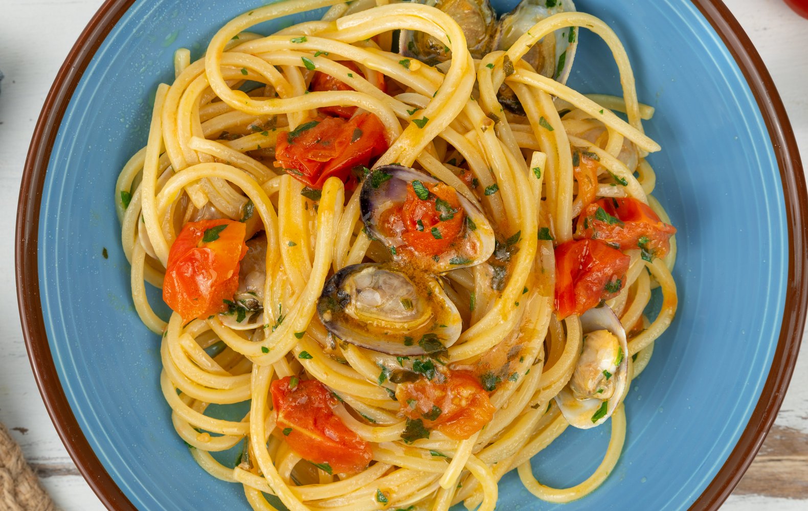 pasta con le vongole e pomodorini
