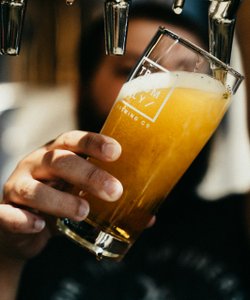 Birra, con la Schiuma o Senza? Ecco la Risposta Definitiva -VIDEO-