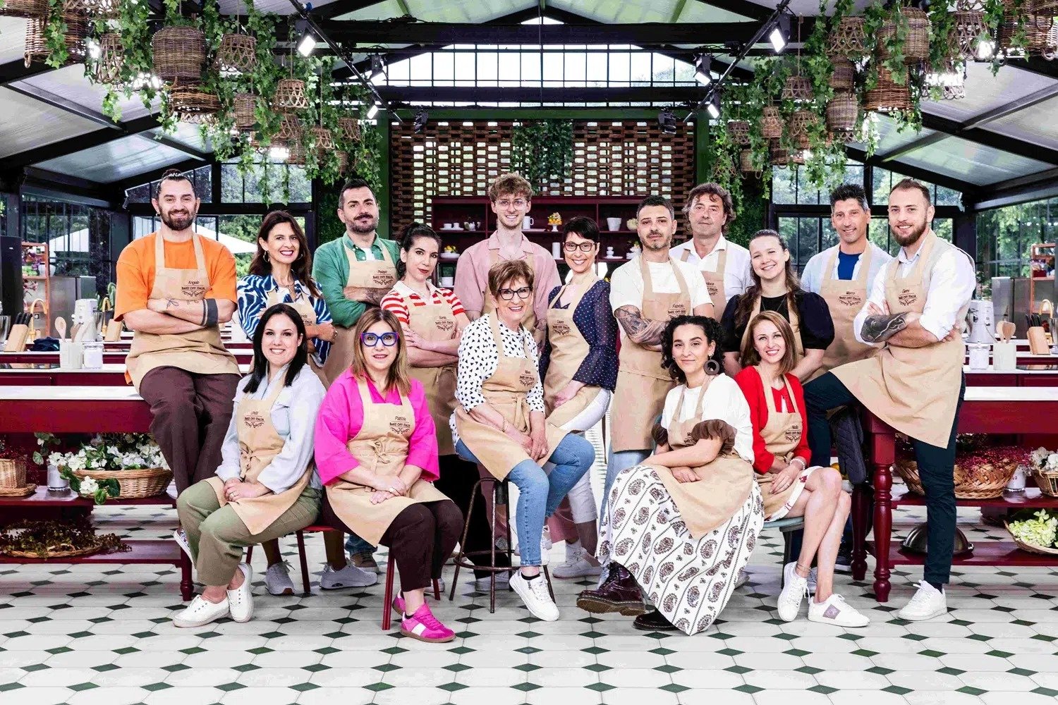 Bake Off Italia 2025, svelati tutti i concorrenti ufficiali: ecco chi sono