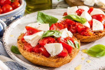 Friselle con Pomodoro e Mozzarella
