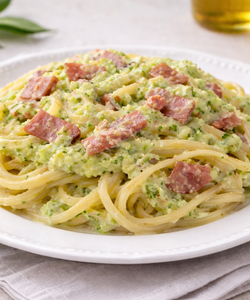 Ricetta Fettuccine alla Crema di Broccoli e Speck
