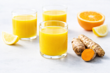 Curcuma e Limone: la Bevanda Naturale che Aiuta a Sgonfiarti e Depurare il Corpo