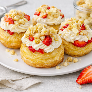 Zeppole Mimosa con Crema Mascarpone e Fragole