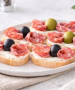 Ricetta Tartine con Salame e Olive