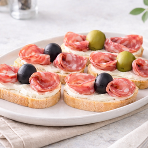Tartine con Salame e Olive