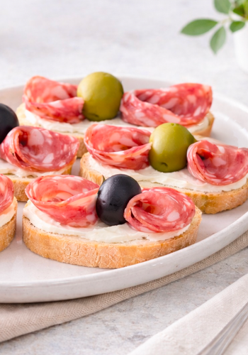 Ricetta Tartine con Salame e Olive