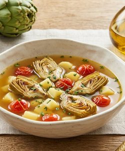 Ricetta Zuppa Primaverile di Patate e Carciofi