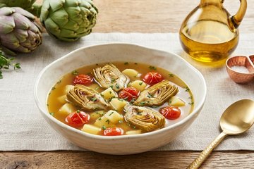 Zuppa Primaverile di Patate e Carciofi