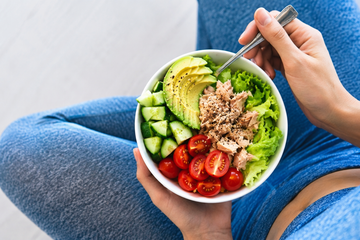 Dieta dei 30 minuti: cosa prevede il metodo 30-30-30 e cosa dice la scienza